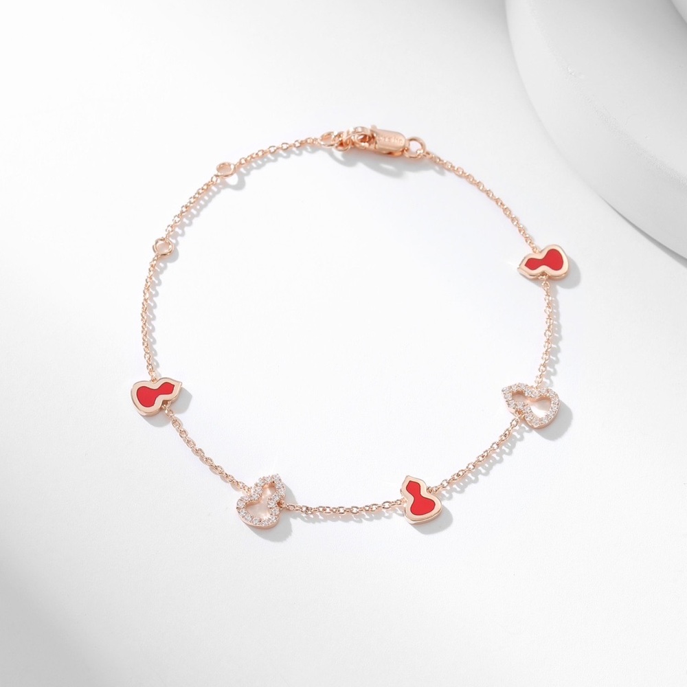 Chic Red Heart Charm Bracelet